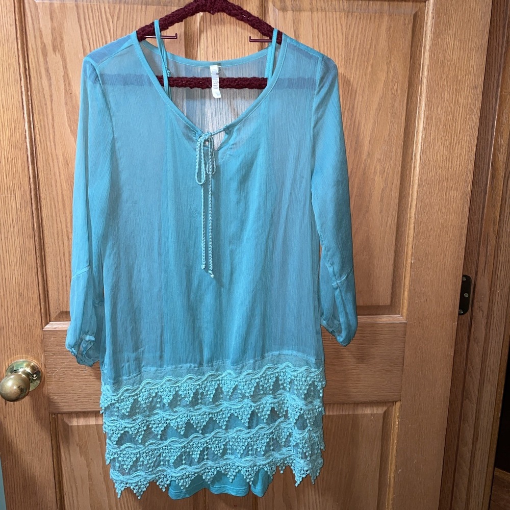 Small Monoreno 3/4 Sleeve Crochet Trim Sleeves And Bottom Teal Green Sheer